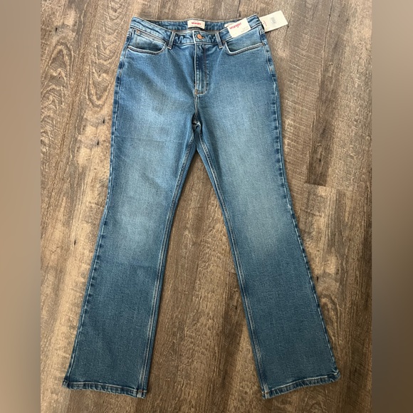 Wrangler High-Rise Bold Bootcut Women's Jean- Size 12/31x32 - Picture 1 of 5